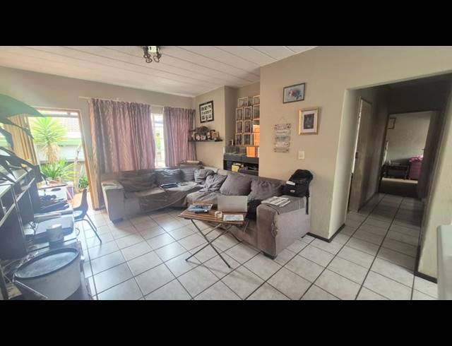 3 BEDROOM APARTMENT FOR SALE IN ROODEKRANS